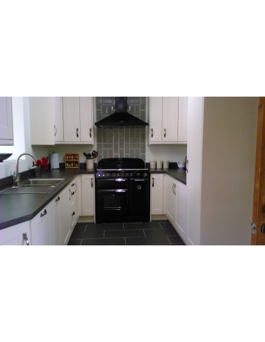 Cologne Hornschurch Ivory Shaker & Axiom Steel Materia Laminate Worktops